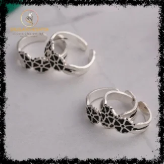 925 silver adjustable toe rings with pair of flower design in black paint