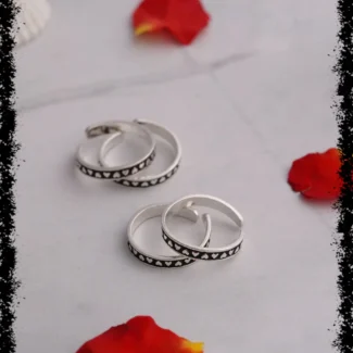 925 silver adjustable toe rings with heart design on black enamel
